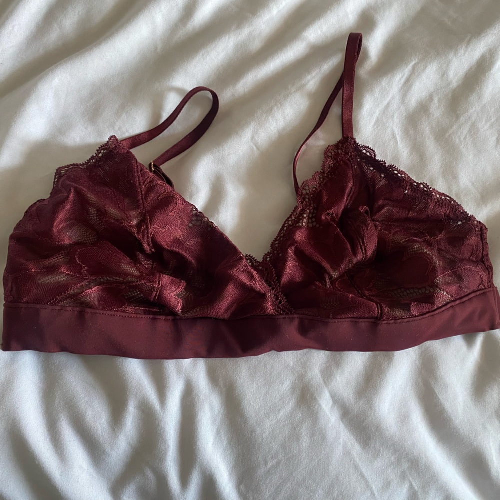 True & Co. Burgundy Red Lace Overlay Bralette
- Size Small